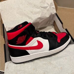 Jordan 1 Mid
White Black Red (2022)